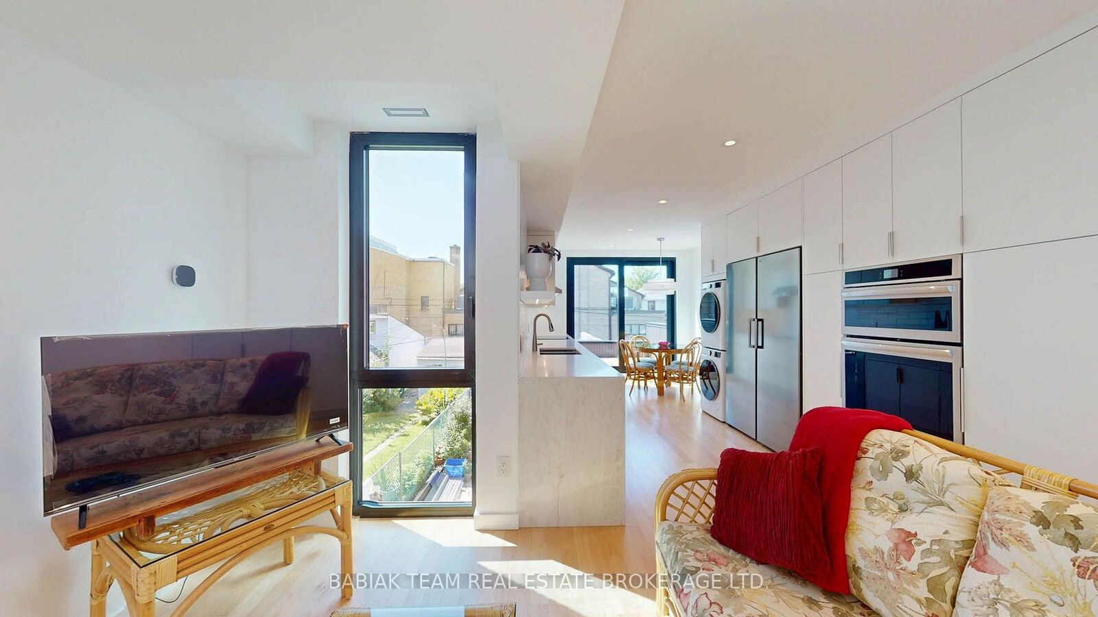 Property Photo:  149 Maria Street Upper  ON M6P 1W5 