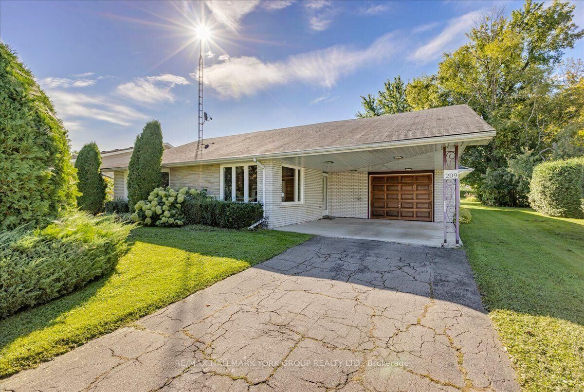 Property Photo:  209 South Channel Drive  ON L4P 2N4 