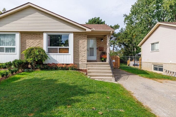 Property Photo: 7 McNicholl Circle ON L2N 7C5