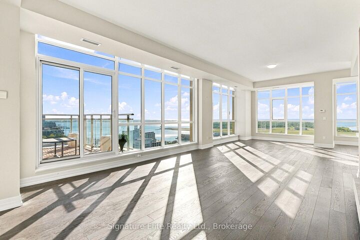 Property Photo:  21 Grand Magazine Street Lph2601  ON M5V 1B5 