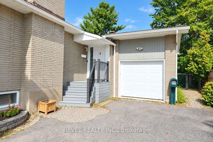 Property Photo:  2213 Circle Place  ON K1G 3E2 