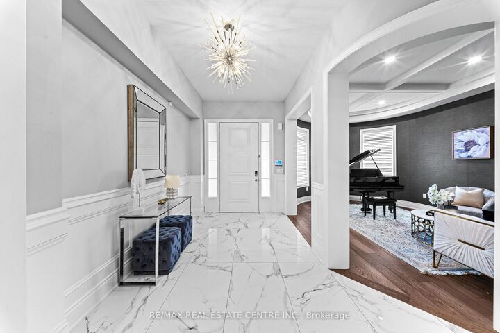 Property Photo:  10 Rolling Green Court  ON L4H 4K7 