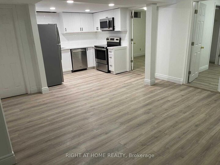 Property Photo:  727 Down Crescent  ON L1H 7X9 