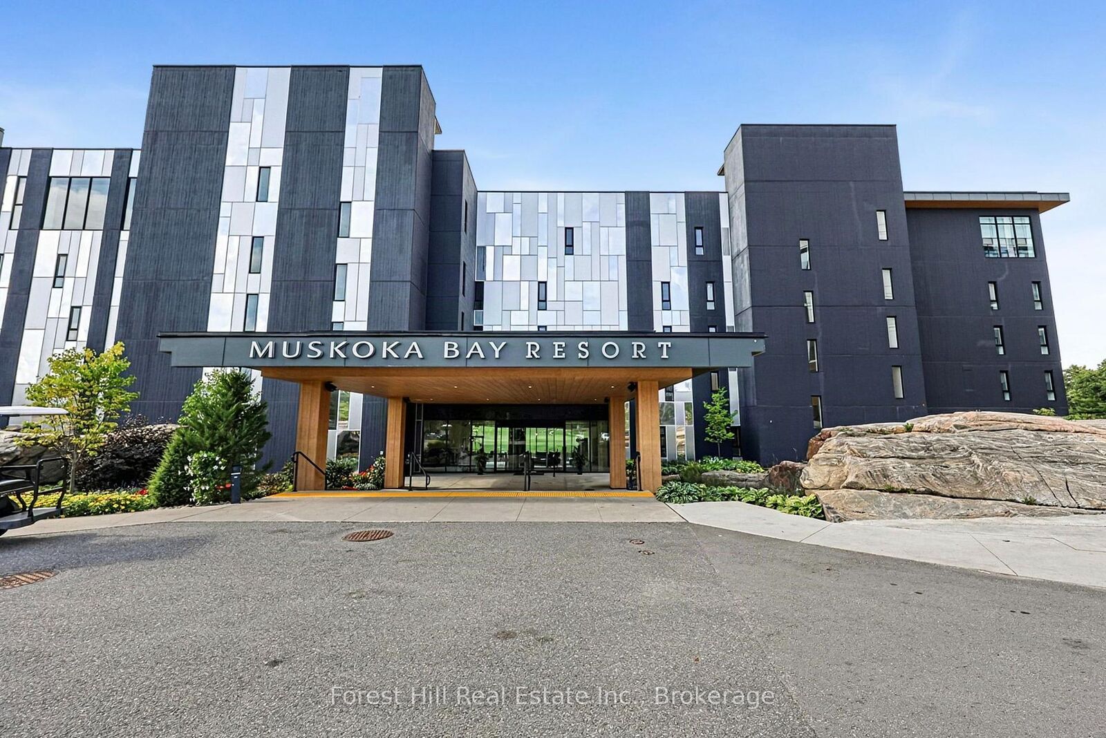 Property Photo: 120 Carrick Trail 502 ON P1P 0A6