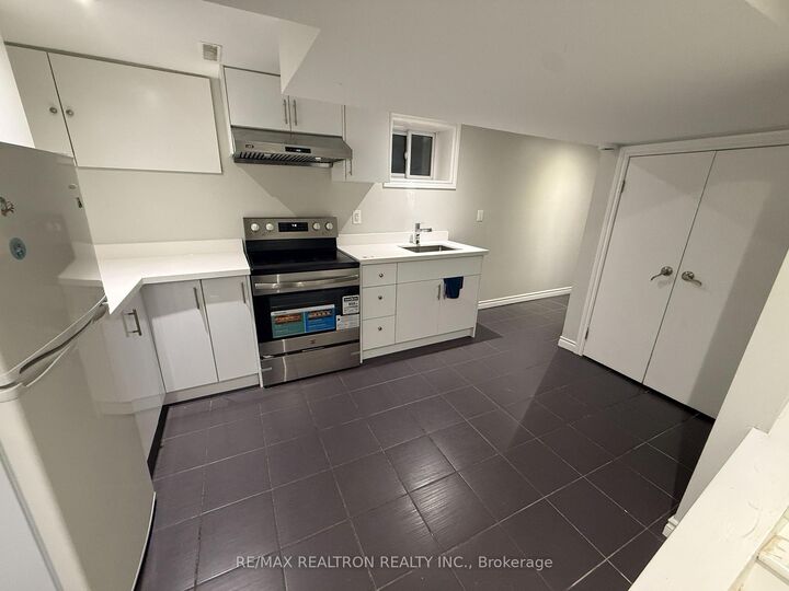 Property Photo:  401 Crawford Street Bsmt  ON M6J 2W1 