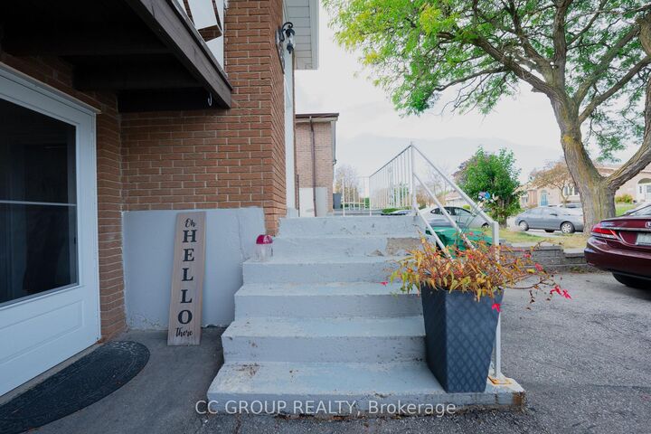 Property Photo:  3350 Delfi Road Lower  ON L5L 1S2 
