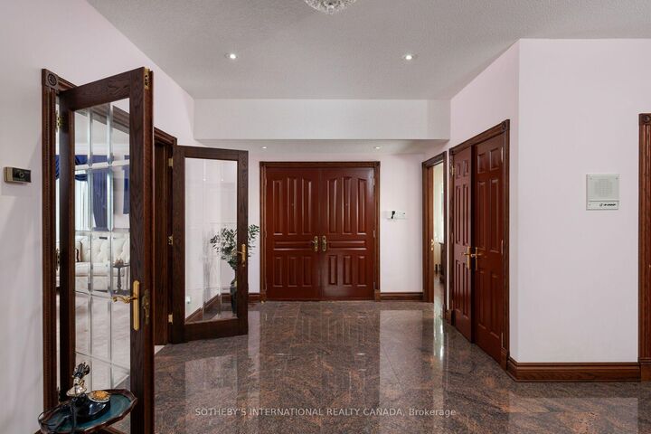 Property Photo:  47 Great Oak Drive  ON M9A 1N3 