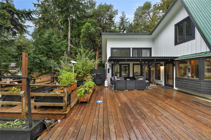 Property Photo: 505 Bayview Dr BC V0N 2J1