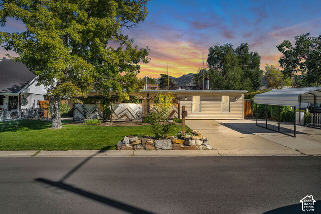 Property Photo:  10277 S Zinnia Way  UT 84094 