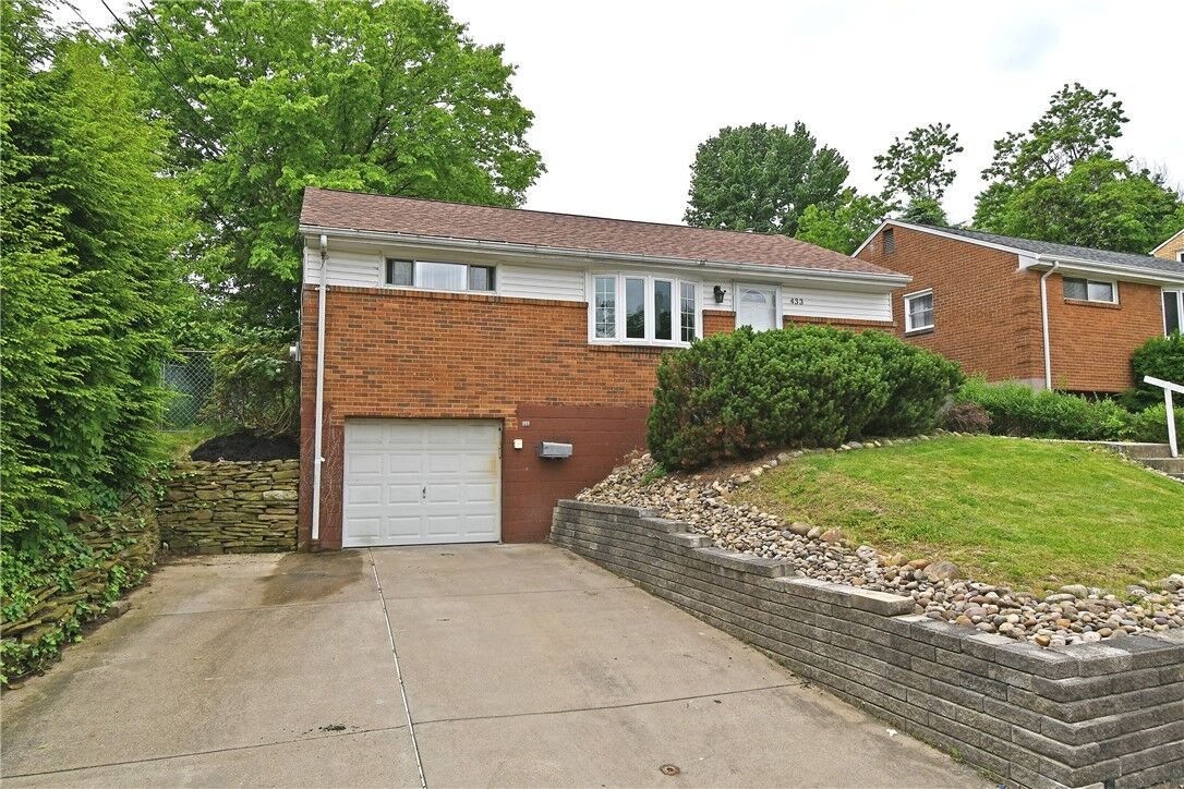 Property Photo: 433 Ridgemont Dr PA 15220