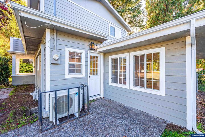 Property Photo:  816 14th Av  OR 97386 