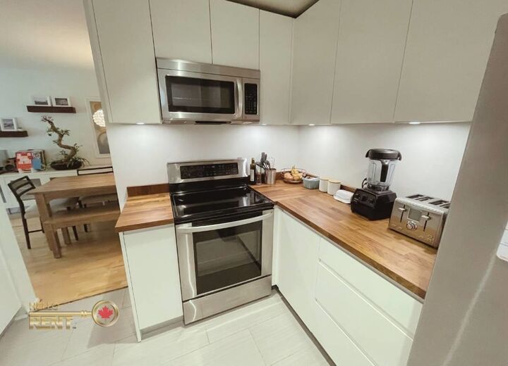 Property Photo:  4390 Gallant Avenue 103  BC V7G 1L2 