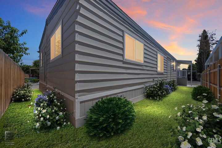 Property Photo: 114 Cedarwood Lane CA 93308