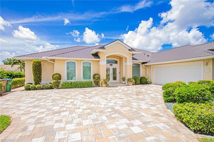 Property Photo: 2820 SW 31st Ln FL 33914