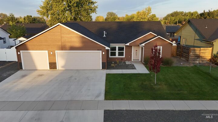 Property Photo:  1125 W 10th  ID 83672 
