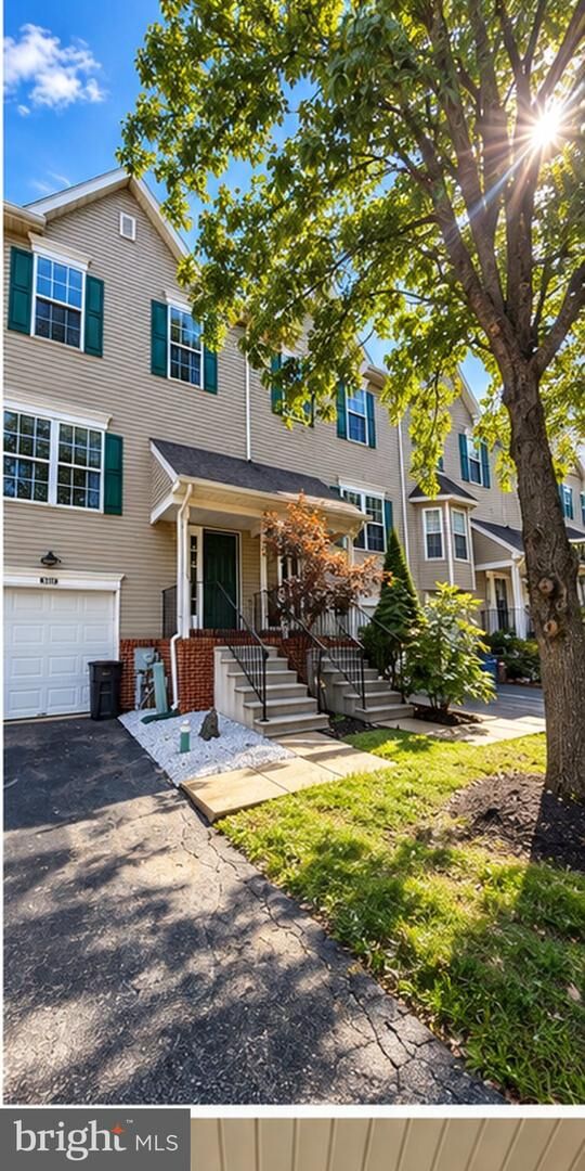 Property Photo: 533 Williamsburg Way PA 19406