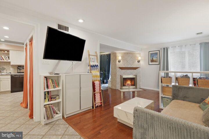 Property Photo:  5691 Summer Oak Way  VA 22015 