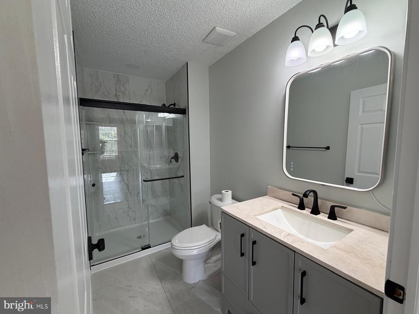 Property Photo:  20 Kite Court  NJ 08648 