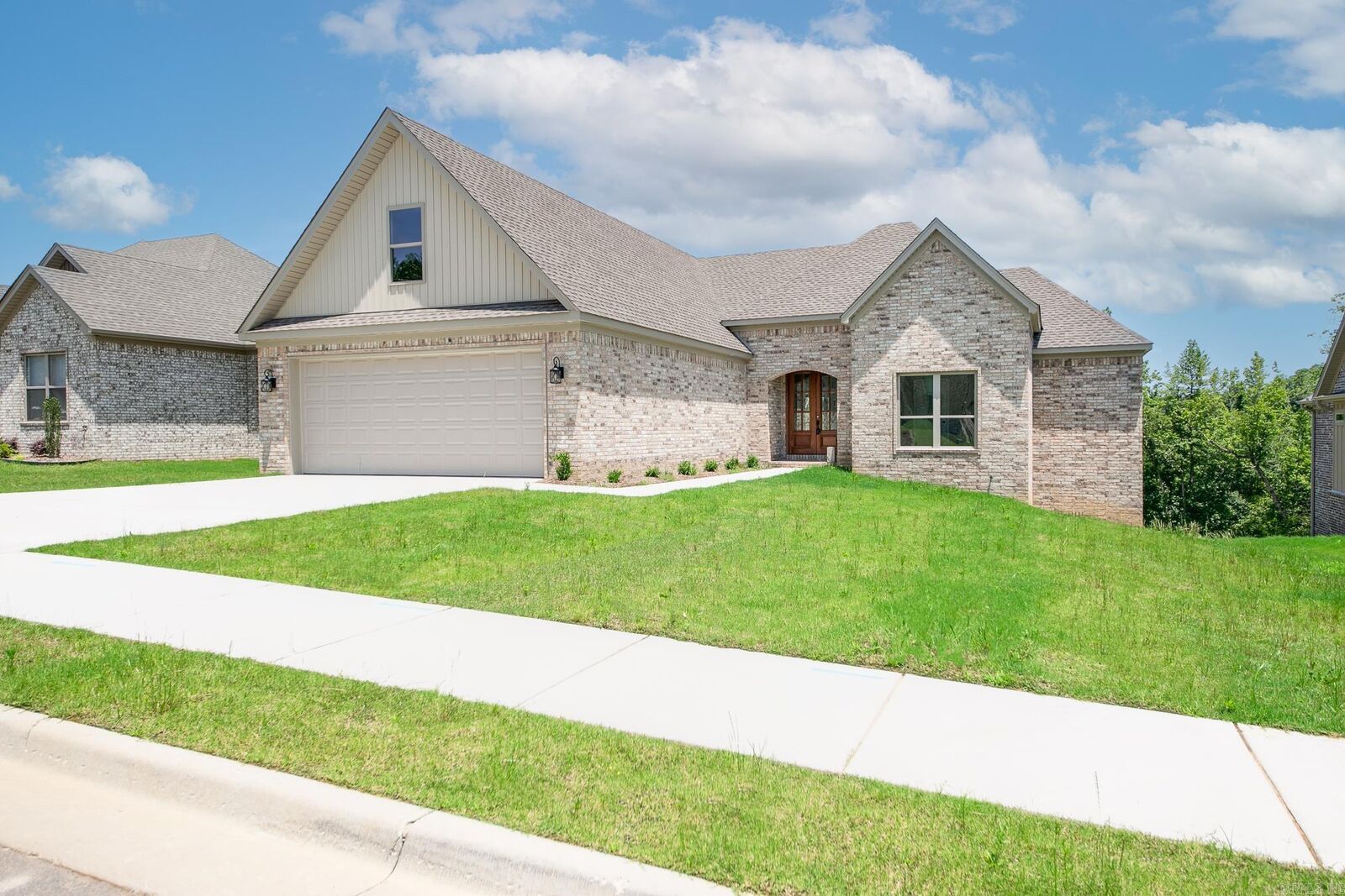 Property Photo: 556 Valley Oak Drive AR 72120-0000