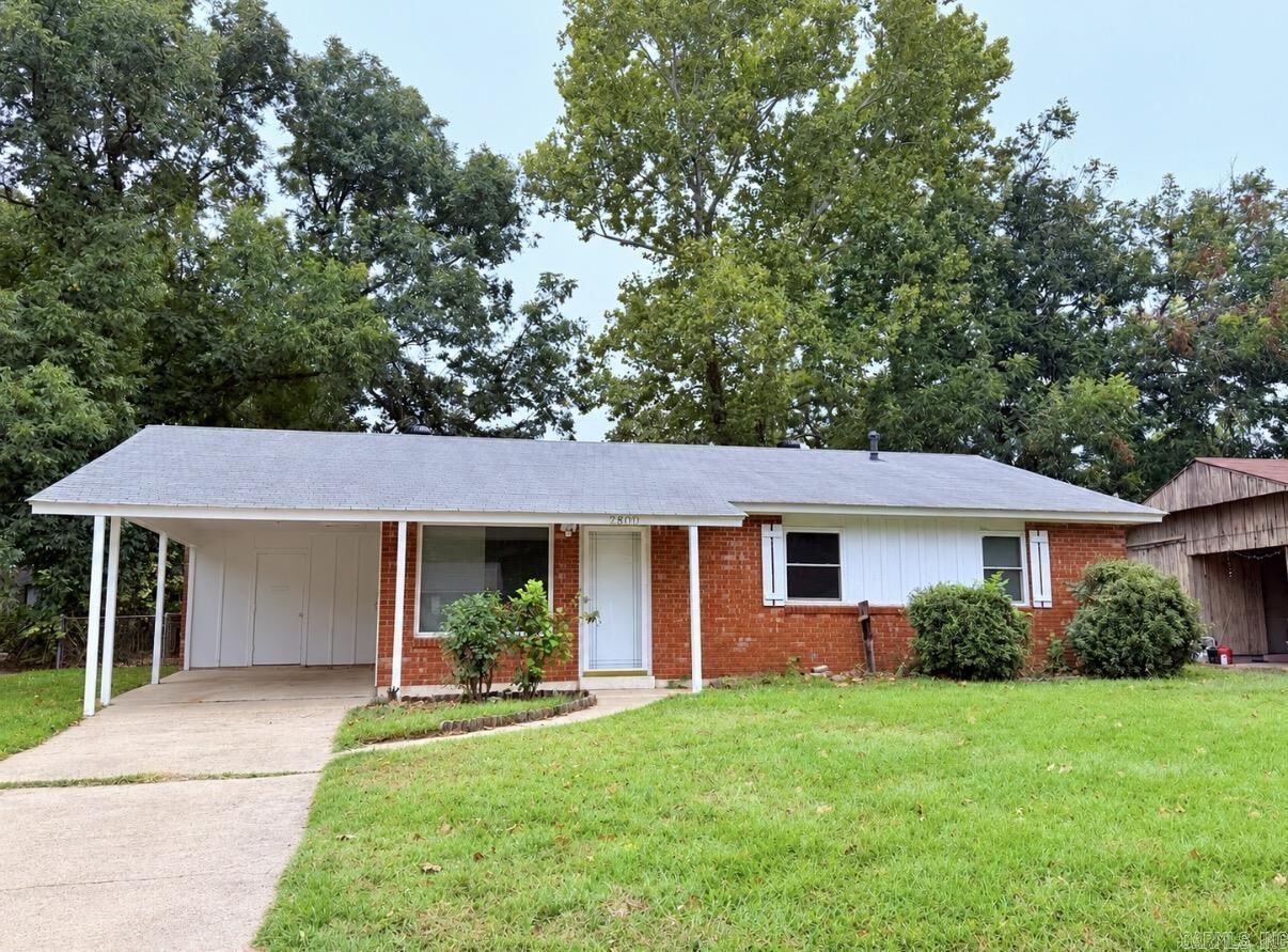 Property Photo: 2800 Claremont Dr AR 71603