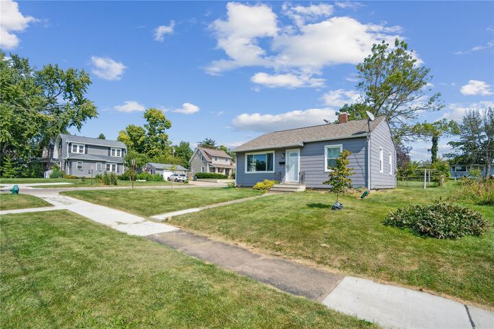 Property Photo: 1060 NE 17th Street IA 52402