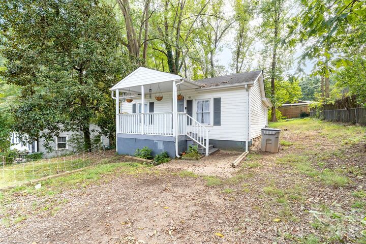 Property Photo: 603 8th Avenue NC 28054