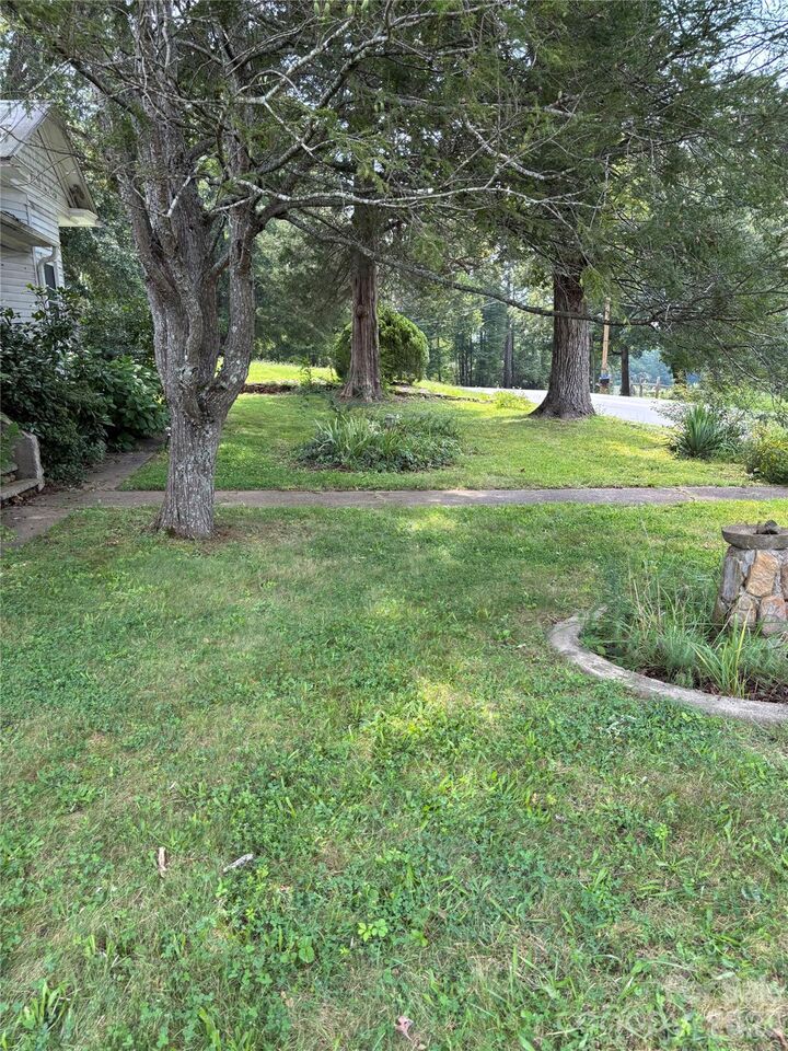 Property Photo:  6144 Hudlow Road  NC 28167 