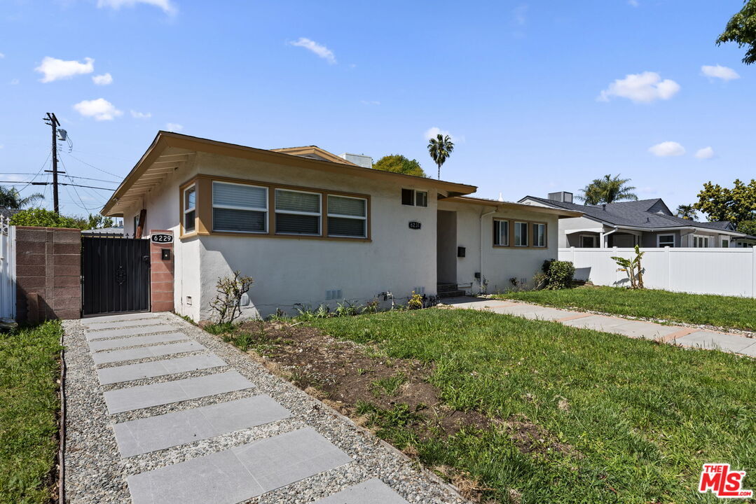 Property Photo: 6229 Sylvia Ave CA 91335