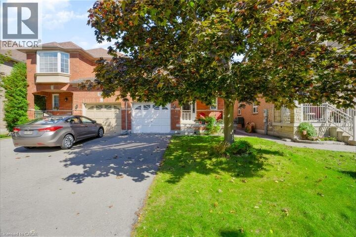 Property Photo:  5549 Katy Gate  ON L5M 7M9 