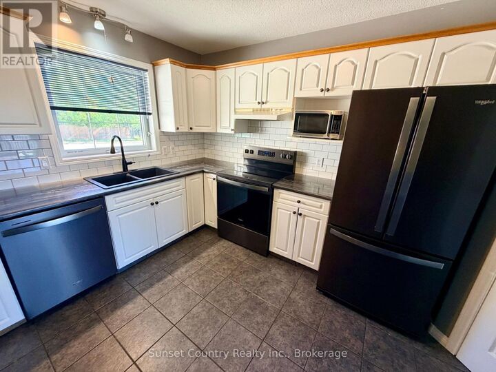 Property Photo:  86 McMillan Avenue  ON P8N 3K2 