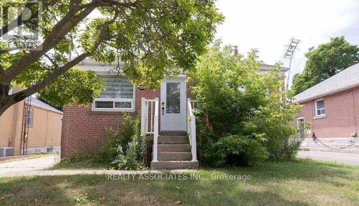 Property Photo: 101 Reiner Road ON M3H 2L7