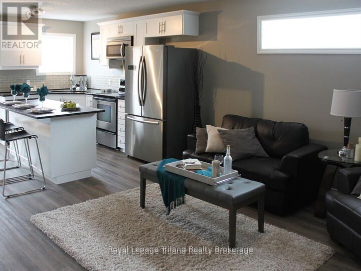Property Photo:  673 Adelaide Street 1  ON N4S 4C2 