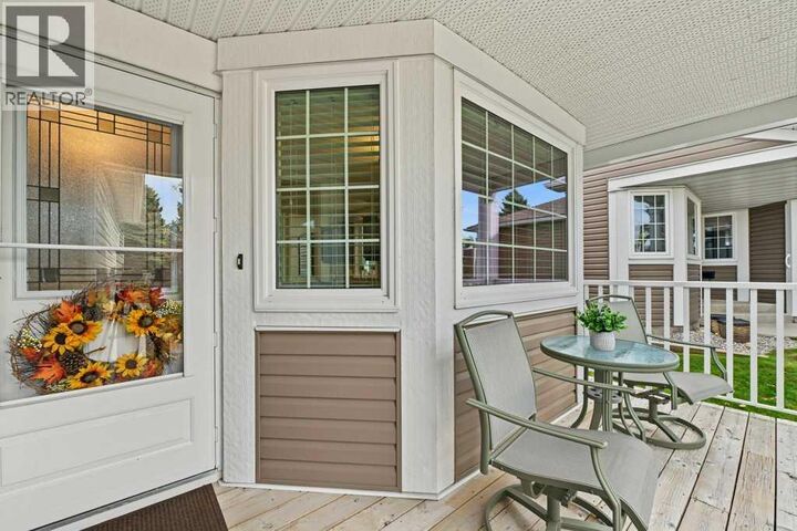 Property Photo:  51 Douglasbank Gardens Southeast  AB T2Z 2C9 