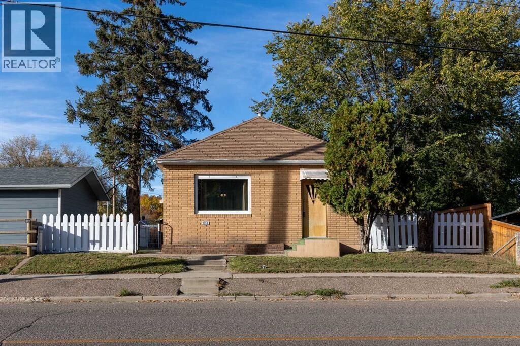 Property Photo: 1114 Bridge Street Southeast AB T1A 1E2