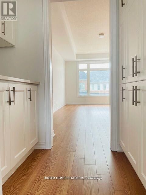 Property Photo:  142 Lageer Drive  ON L4A 5G2 