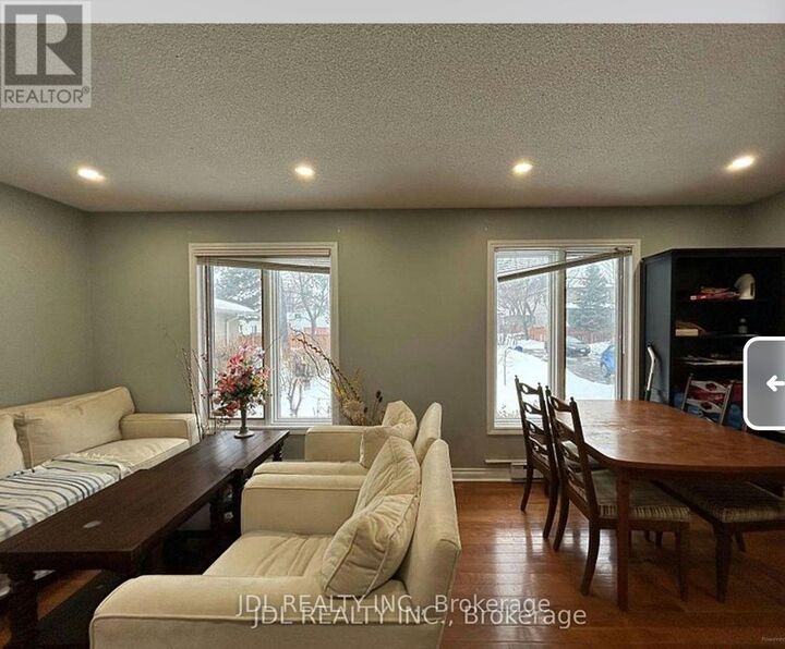 Property Photo:  110 Robinson St Street  ON L3P 1P1 