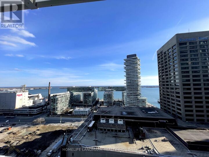 Property Photo:  28 Freeland Street 1610  ON M5E 0E3 