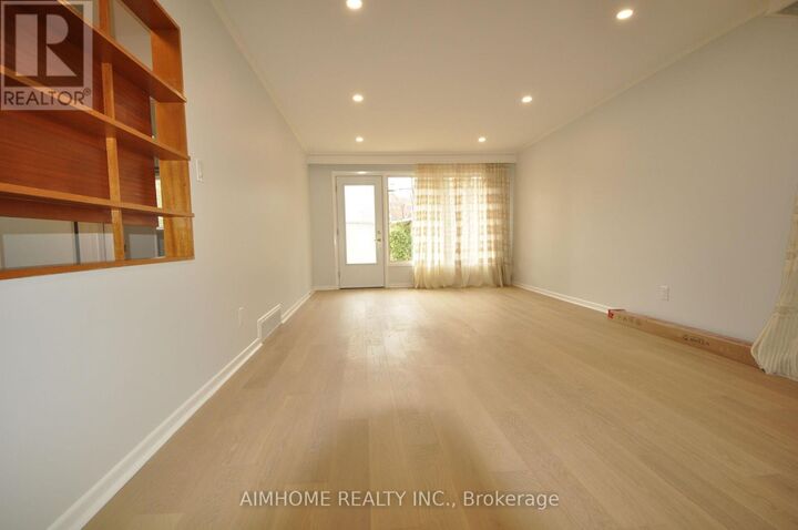 Property Photo:  14 Dukinfield Crescent 2  ON M3A 2S1 