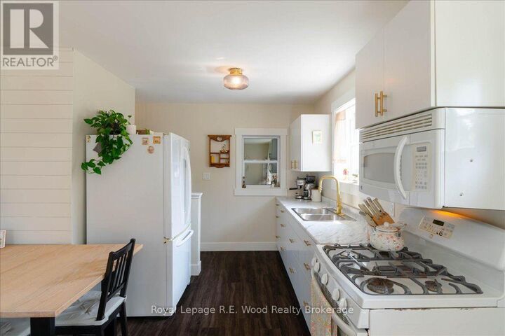 Property Photo:  69 Ann Street  ON N4B 1H6 