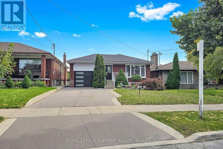 Property Photo: 465 Maple Leaf Drive ON M6L 1R1