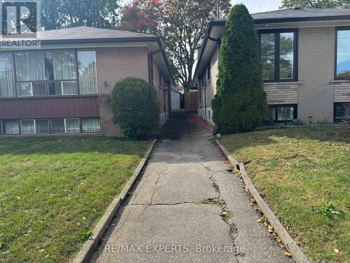 Property Photo:  16 Bridgenorth Crescent  ON M9V 2M3 