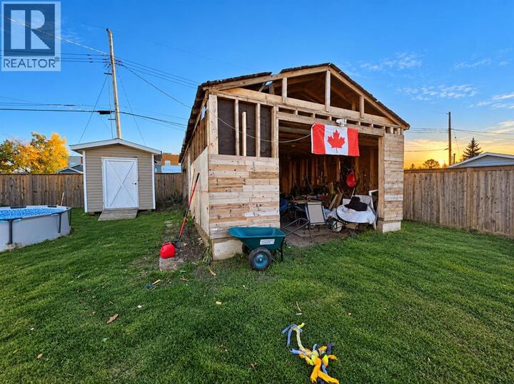 Property Photo:  5122 45 Avenue  AB T0H 3G0 