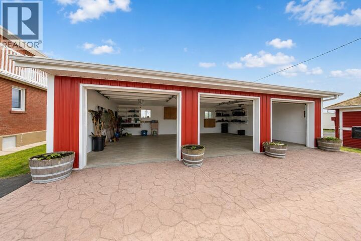 Property Photo: 46218 RR 203 AB T4V 1X4