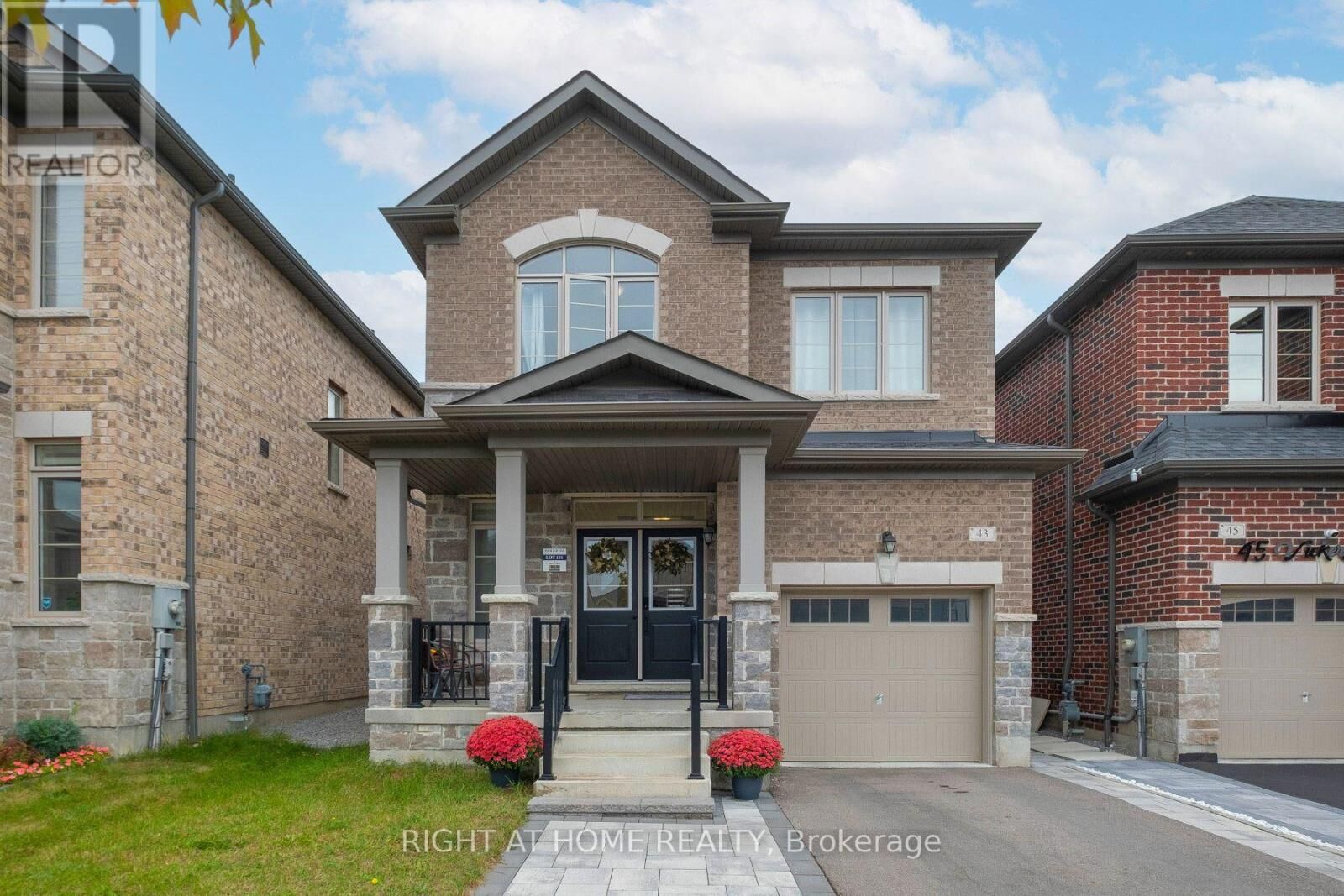 Property Photo:  43 Vickery Street  ON L1P 0L2 