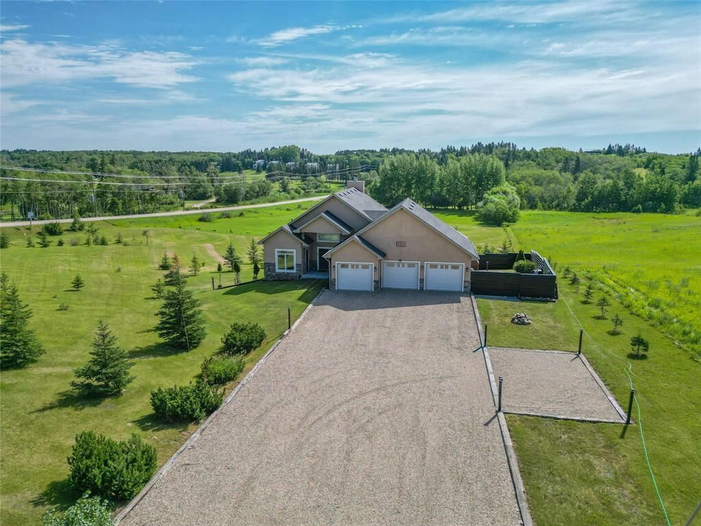 Property Photo:  207 Burnett Road North  MB R0J 1N0 