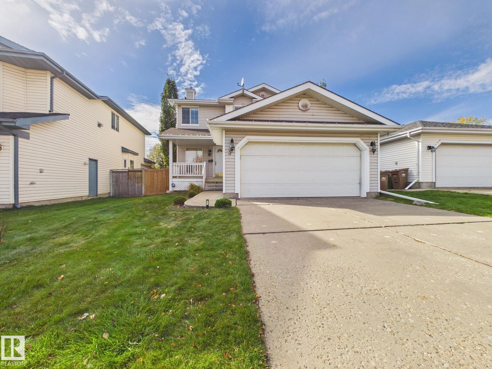 Property Photo:  3 Hardcastle Place  AB T8N 6R4 