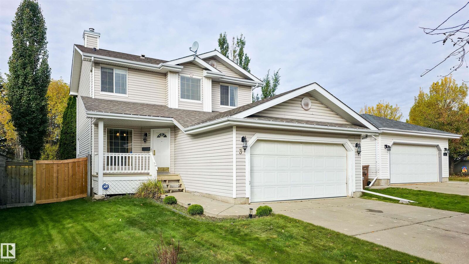 Property Photo:  3 Hardcastle Place  AB T8N 6R4 