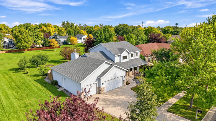 Property Photo: 1014 Sommerset Drive ND 58078