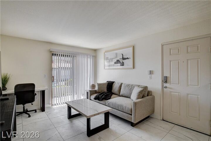 Property Photo:  