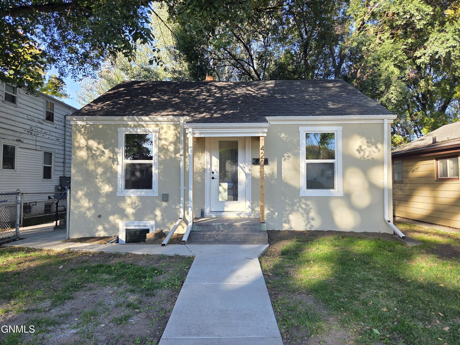 Property Photo:  420 13th Street N  ND 58501 